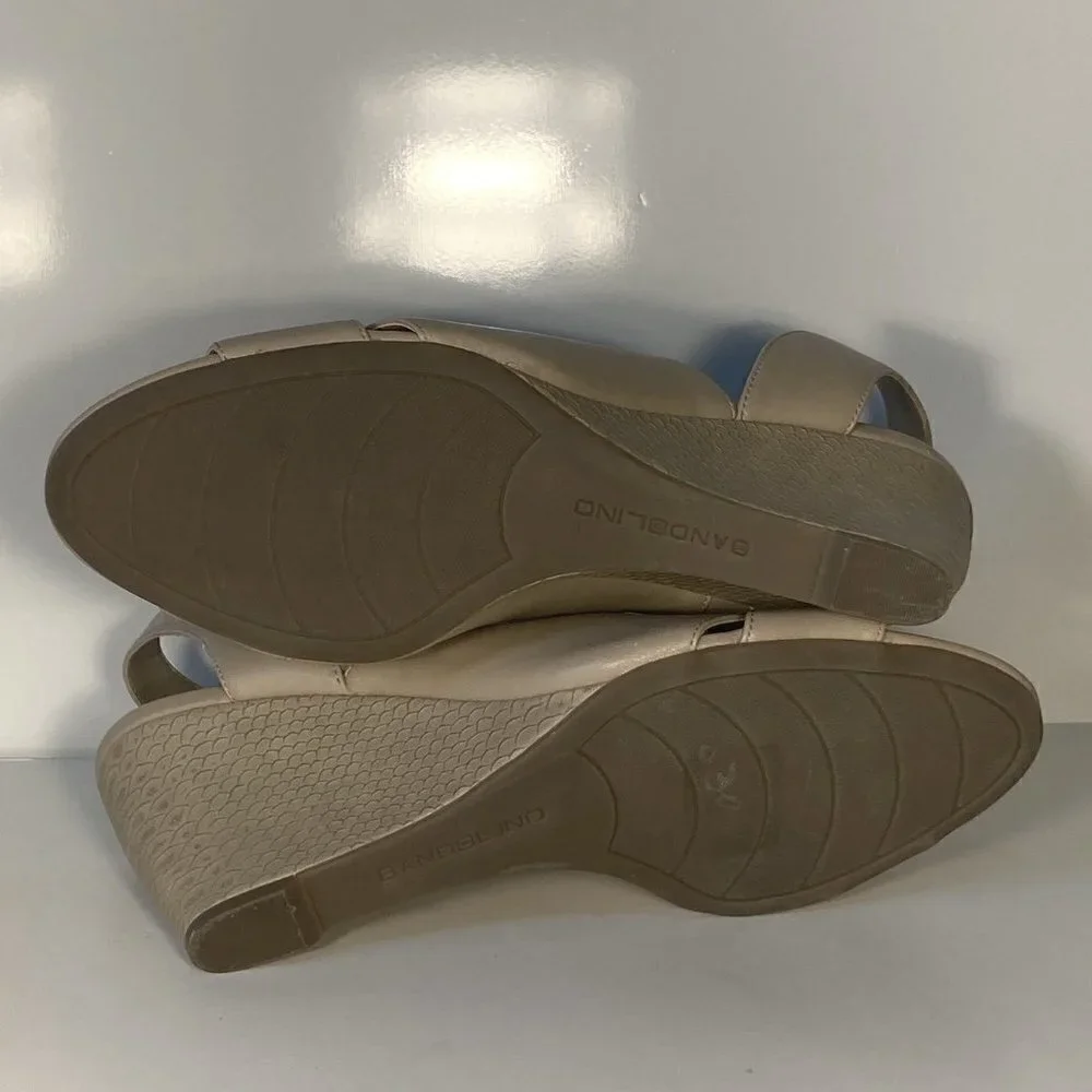 Bandolino SZ 8.5 Neutral taupe wedge slide with back strap comfortable